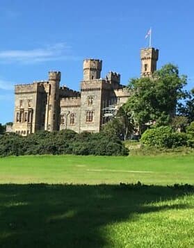 Dualchas a' Chaisteil/The Castle